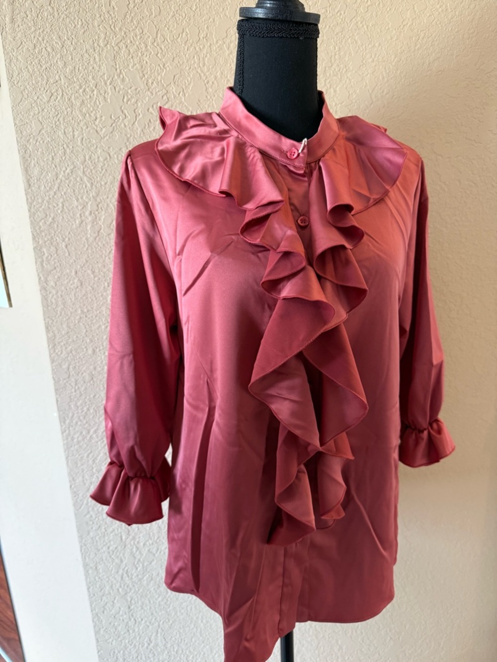Spago Donna Blouse-size large 
NWT